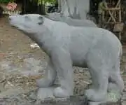 Eisbär nach rechts aus Flussstein vom Künstler gefertigt 100cm Länge 